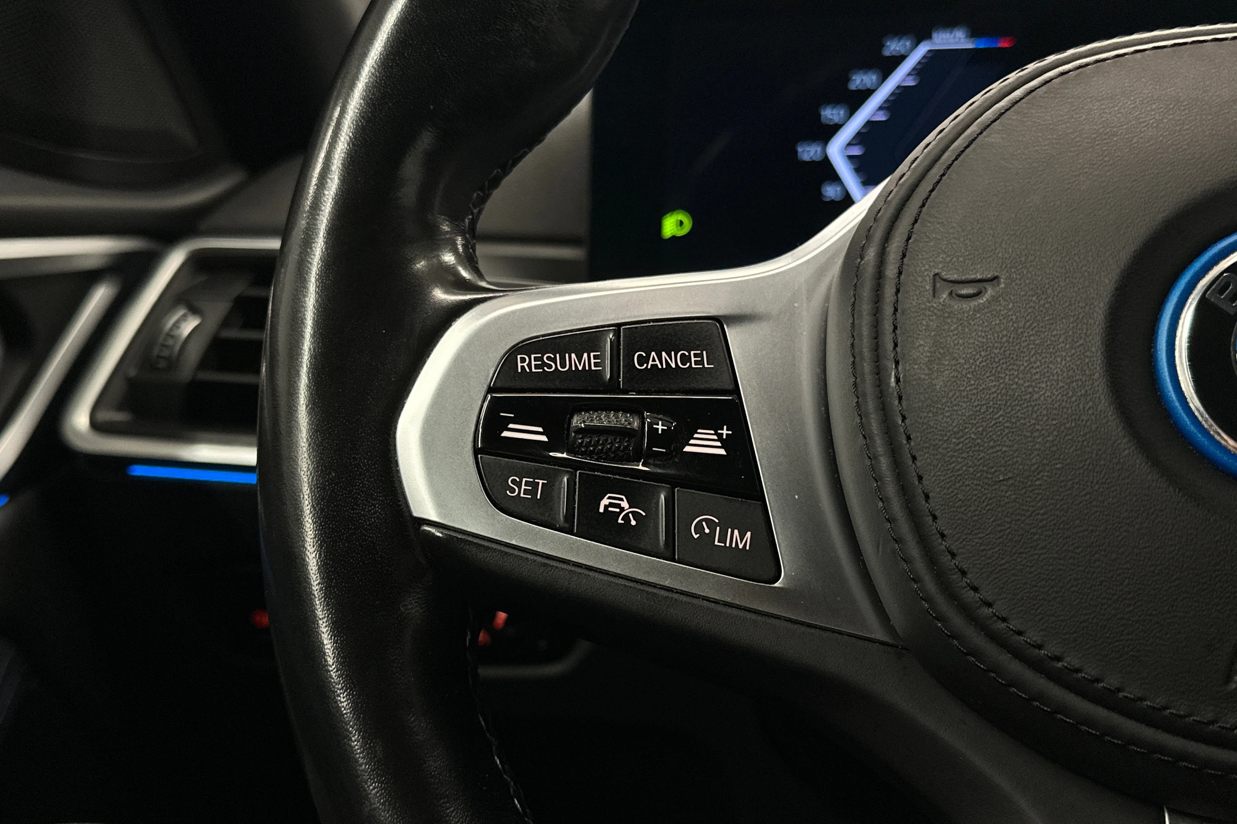 valkoinen BMW i4 M50 2023 kuva 17.