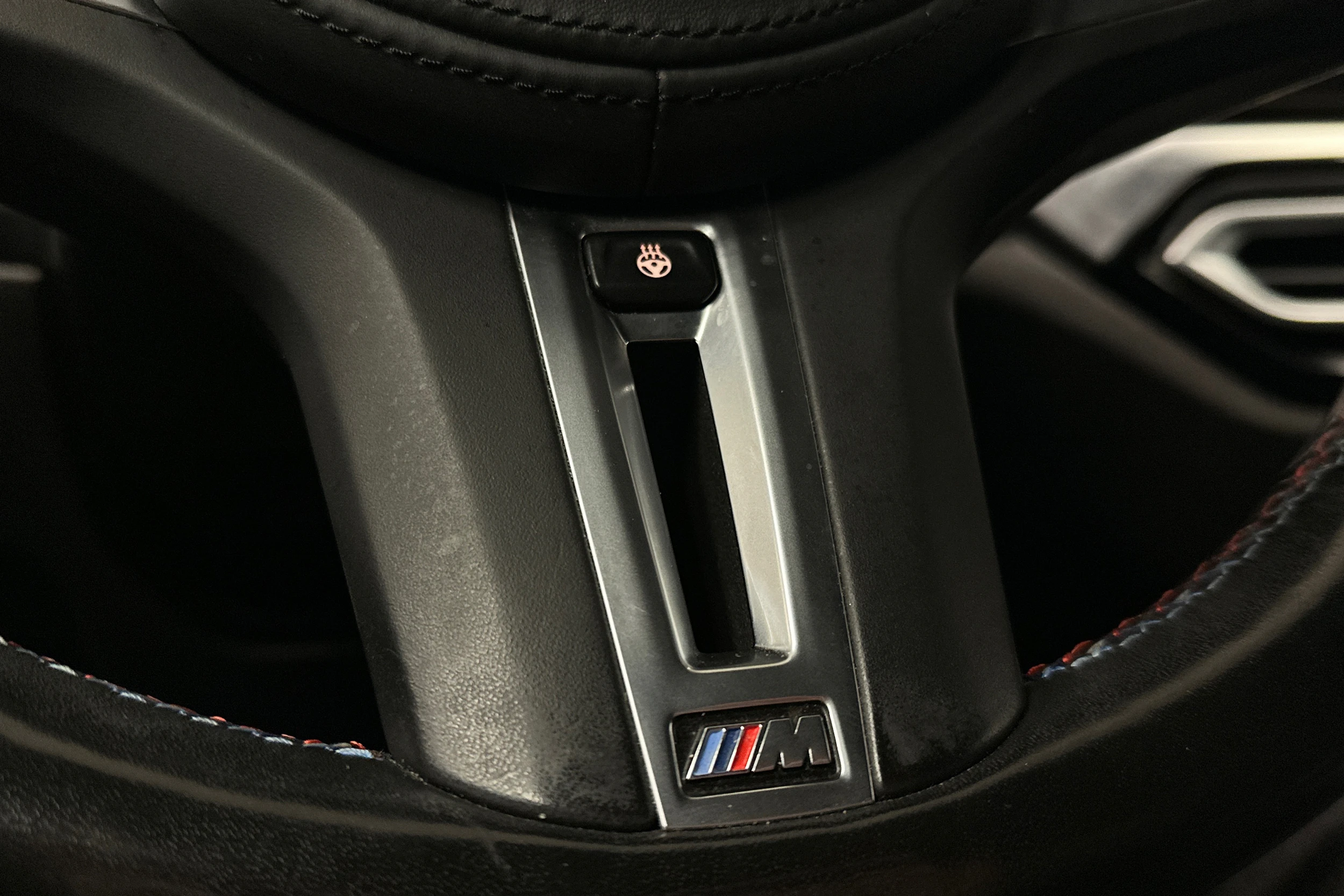 valkoinen BMW i4 M50 2023 kuva 19.