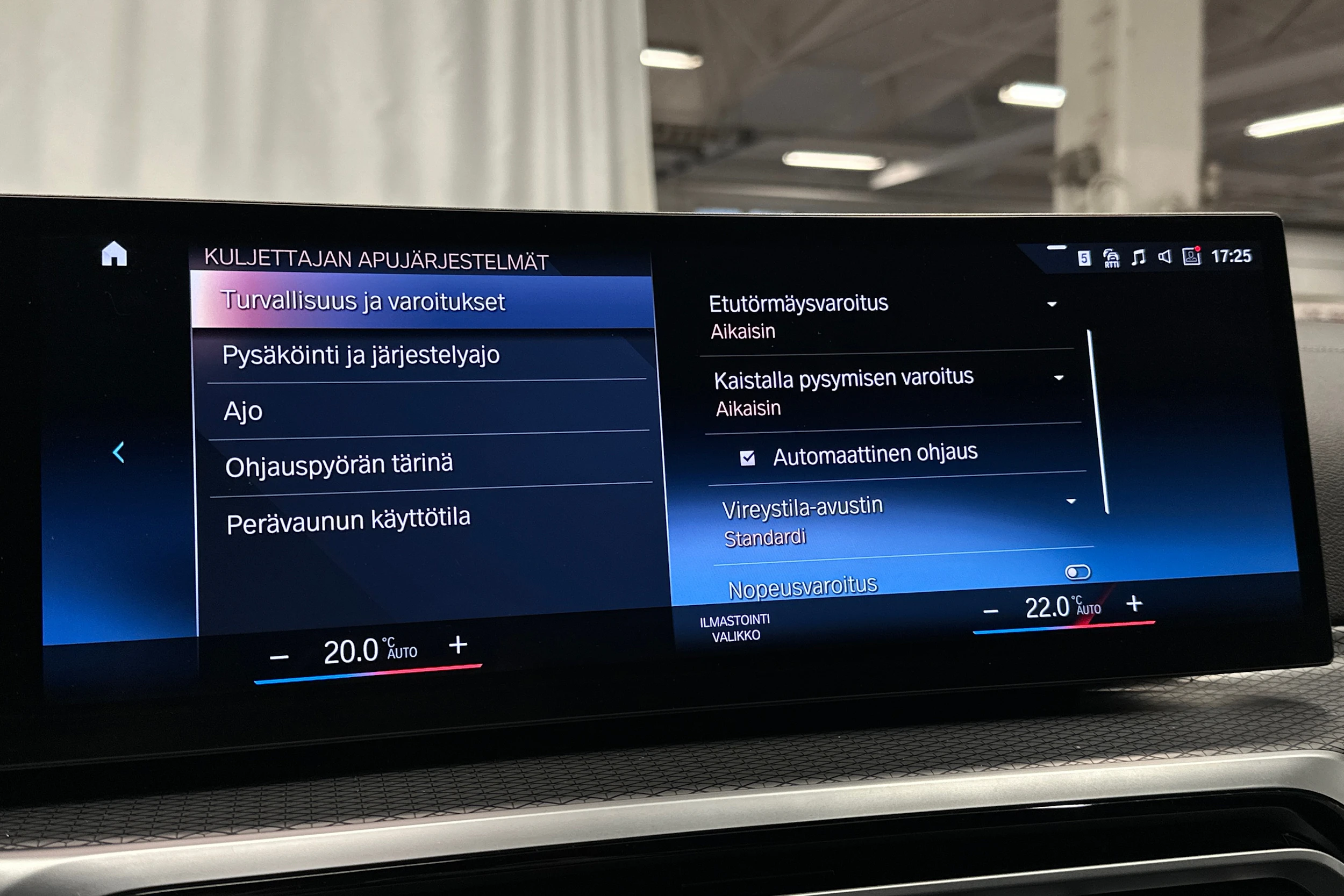 valkoinen BMW i4 M50 2023 kuva 25.