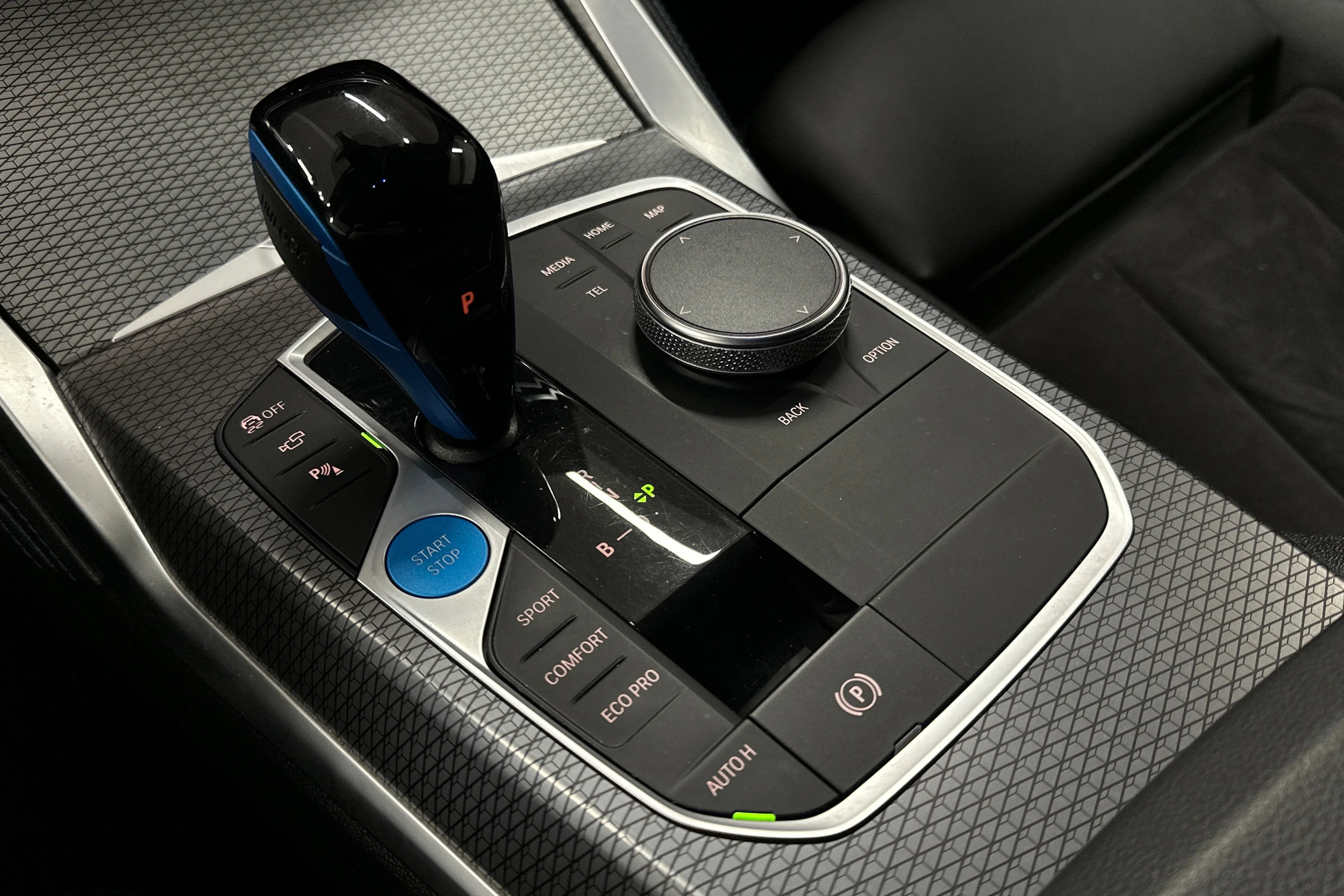 valkoinen BMW i4 M50 2023 kuva 29.