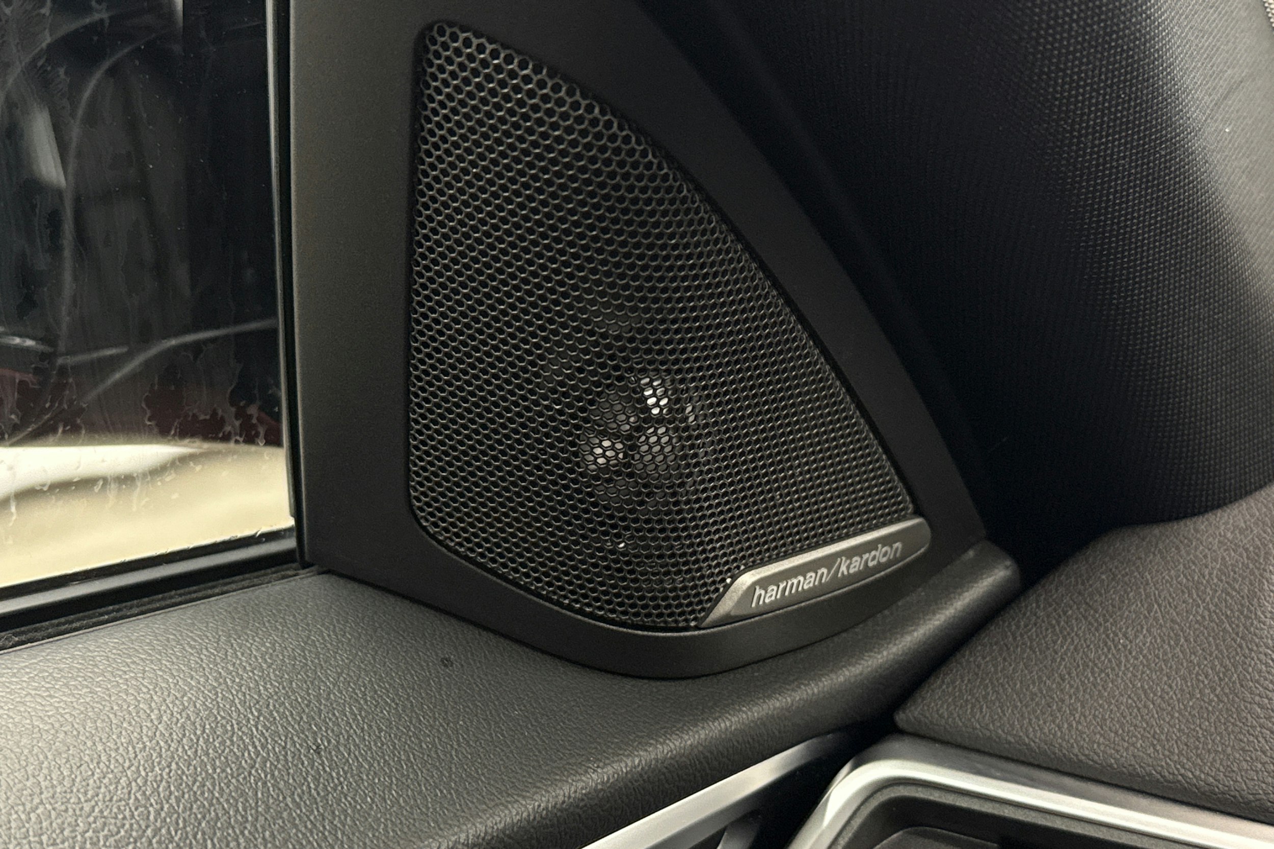 oranssi BMW i4 M50 2023 kuva 27.