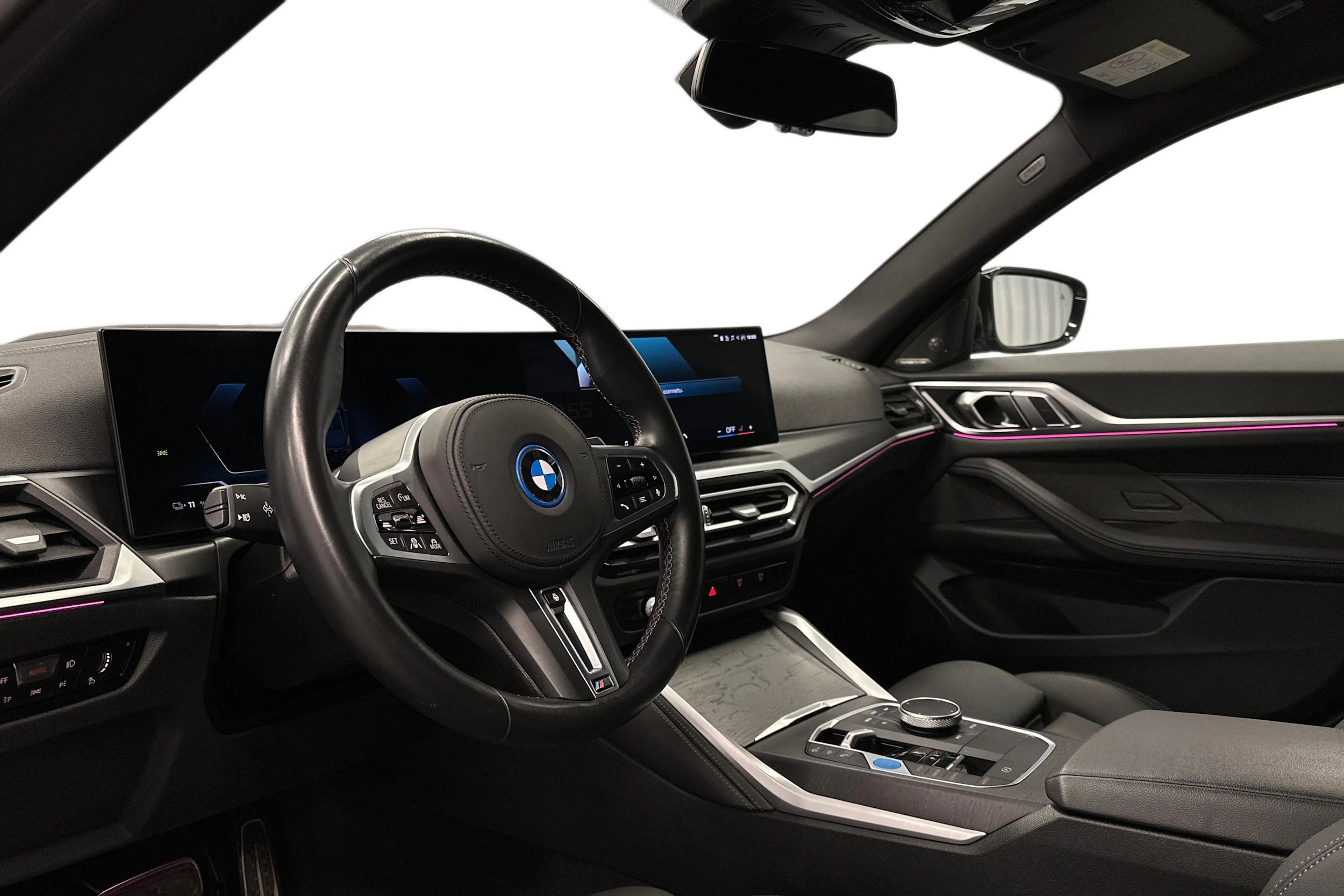 musta BMW i4 M50 2024 kuva 8.