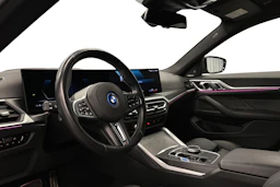musta BMW i4 M50 2024 kuva 8.