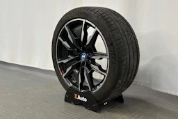 musta BMW i4 M50 2024 kuva 13.