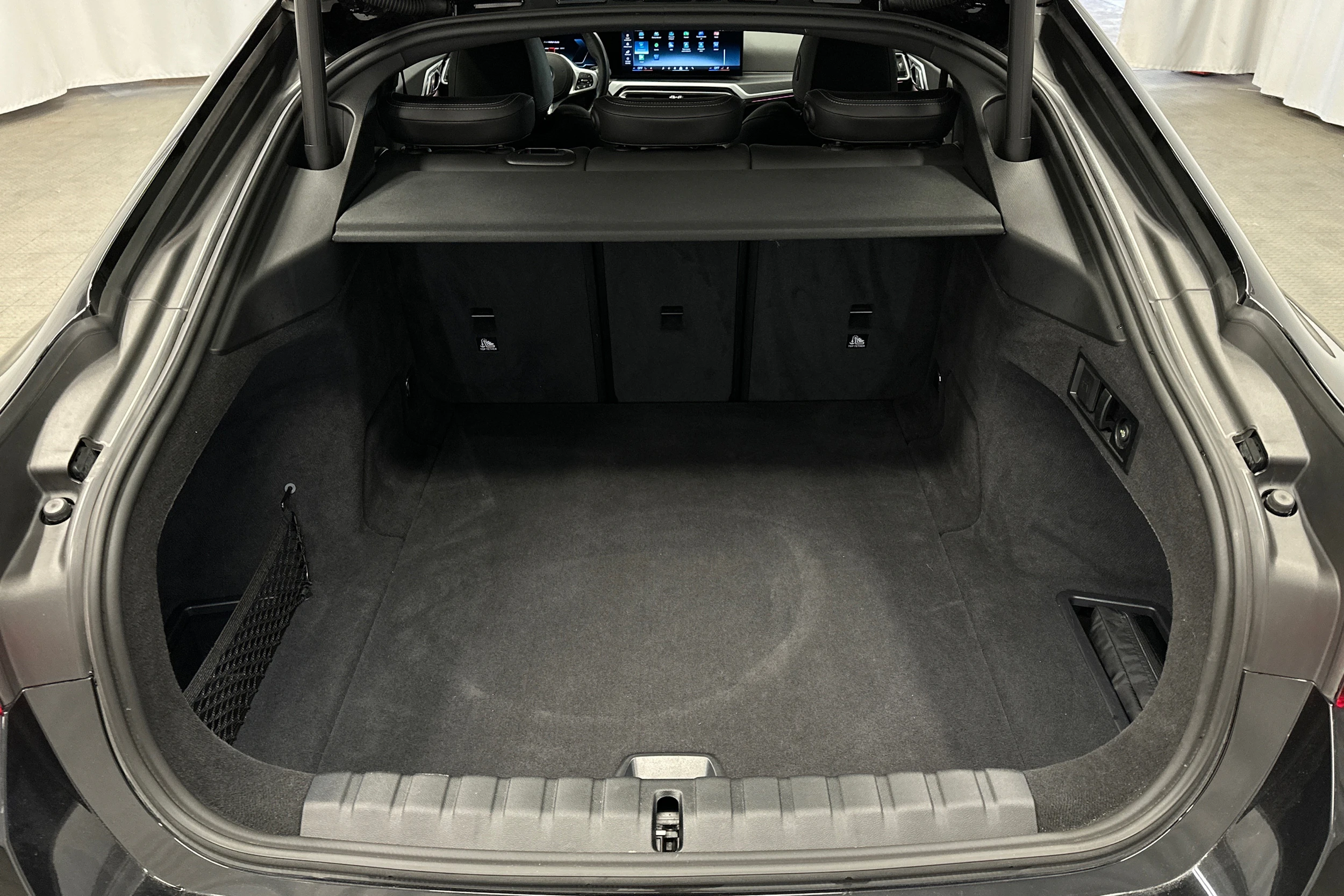 musta BMW i4 M50 2024 kuva 15.