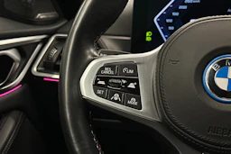 musta BMW i4 M50 2024 kuva 21.