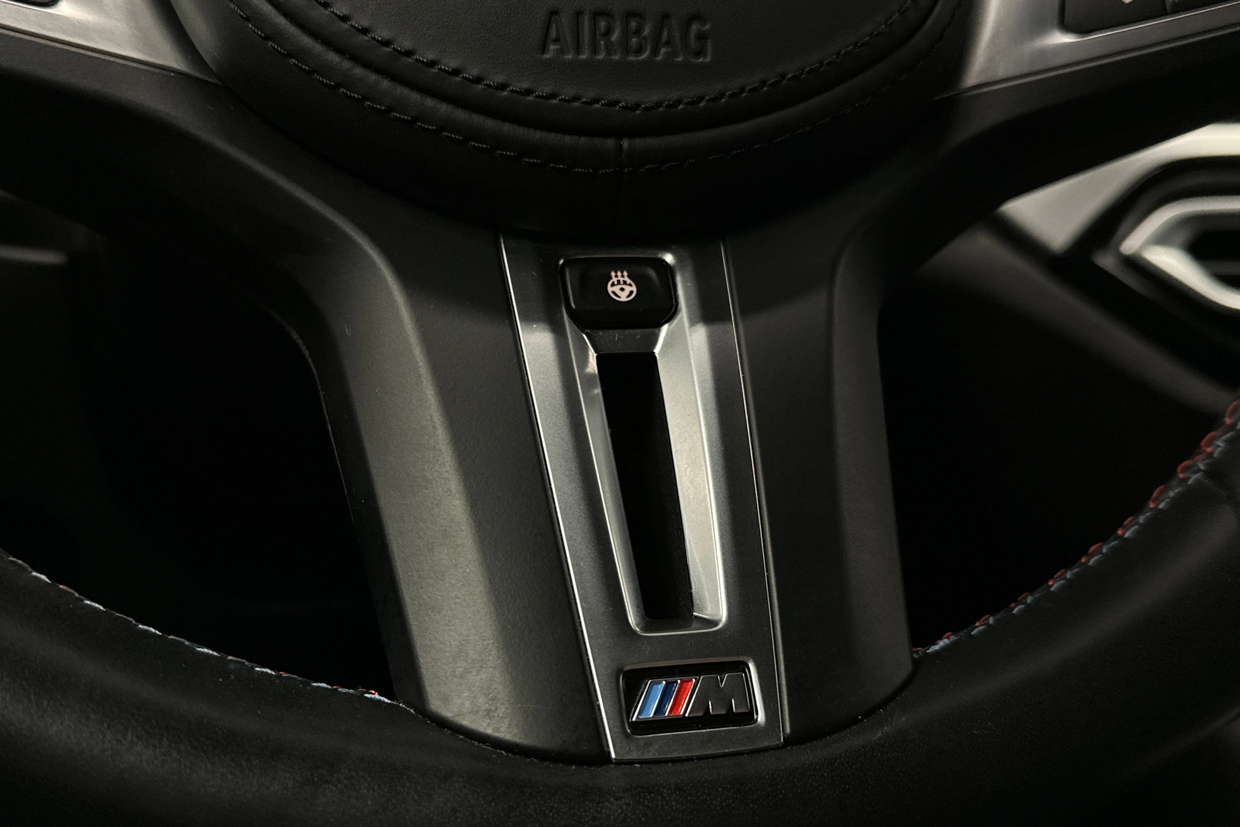 musta BMW i4 M50 2024 kuva 23.
