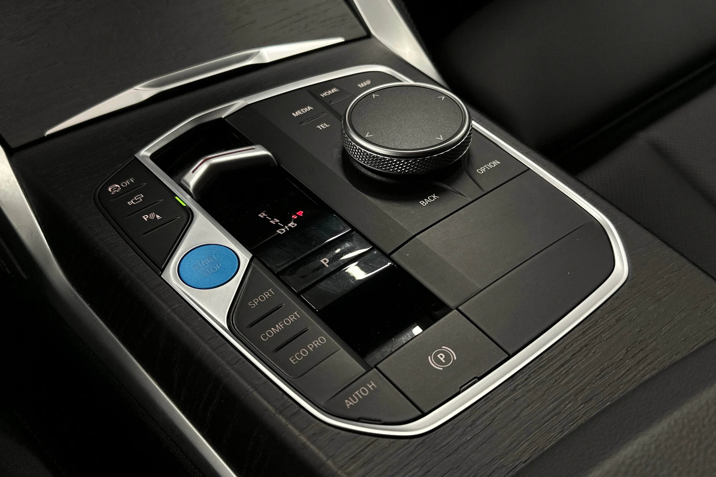 musta BMW i4 M50 2024 kuva 37.