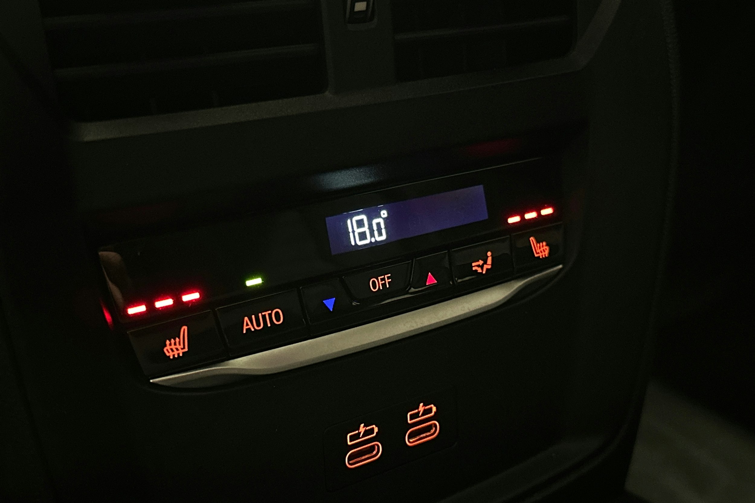 valkoinen BMW i4 M50 2024 kuva 17.