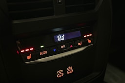 valkoinen BMW i4 M50 2024 kuva 17.