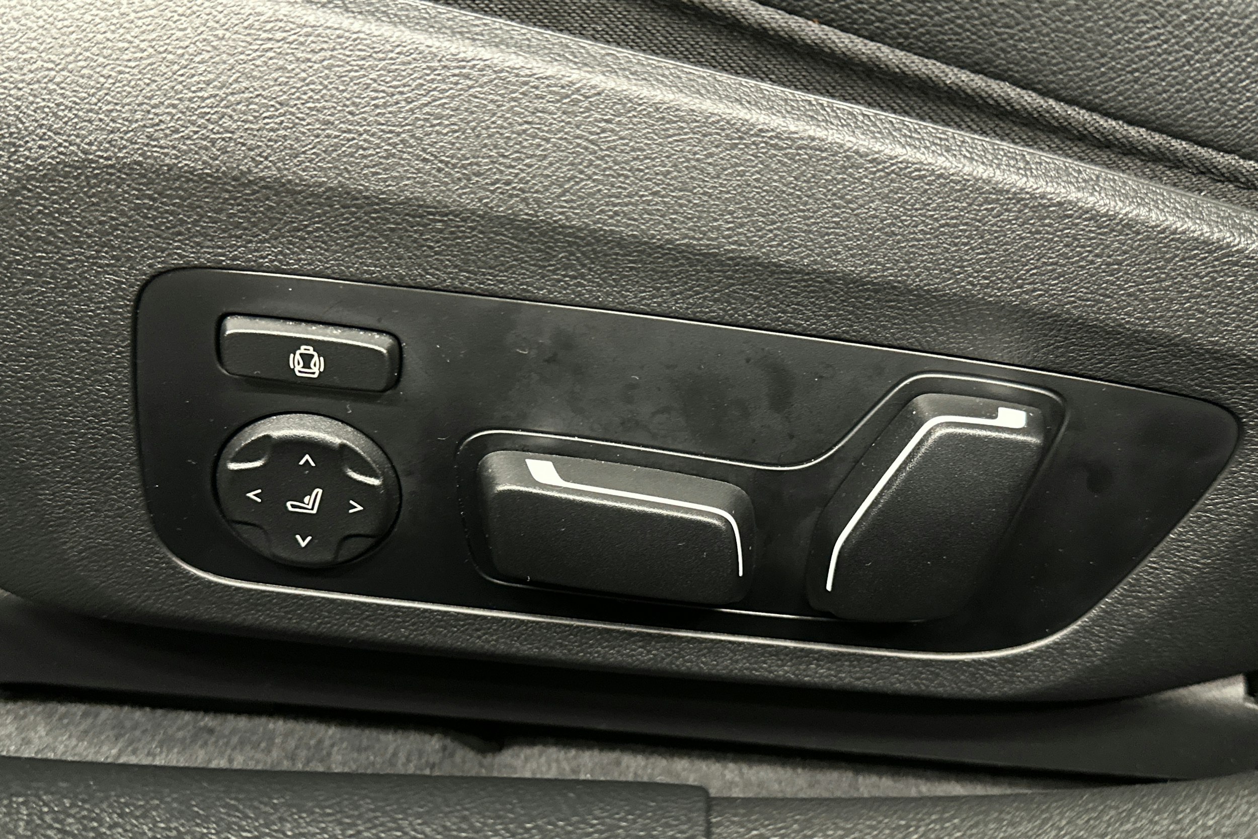 valkoinen BMW i4 M50 2024 kuva 20.