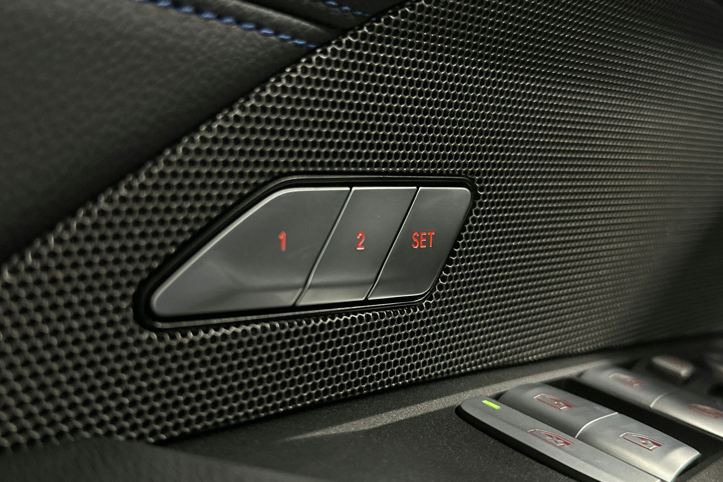 valkoinen BMW i4 M50 2024 kuva 21.