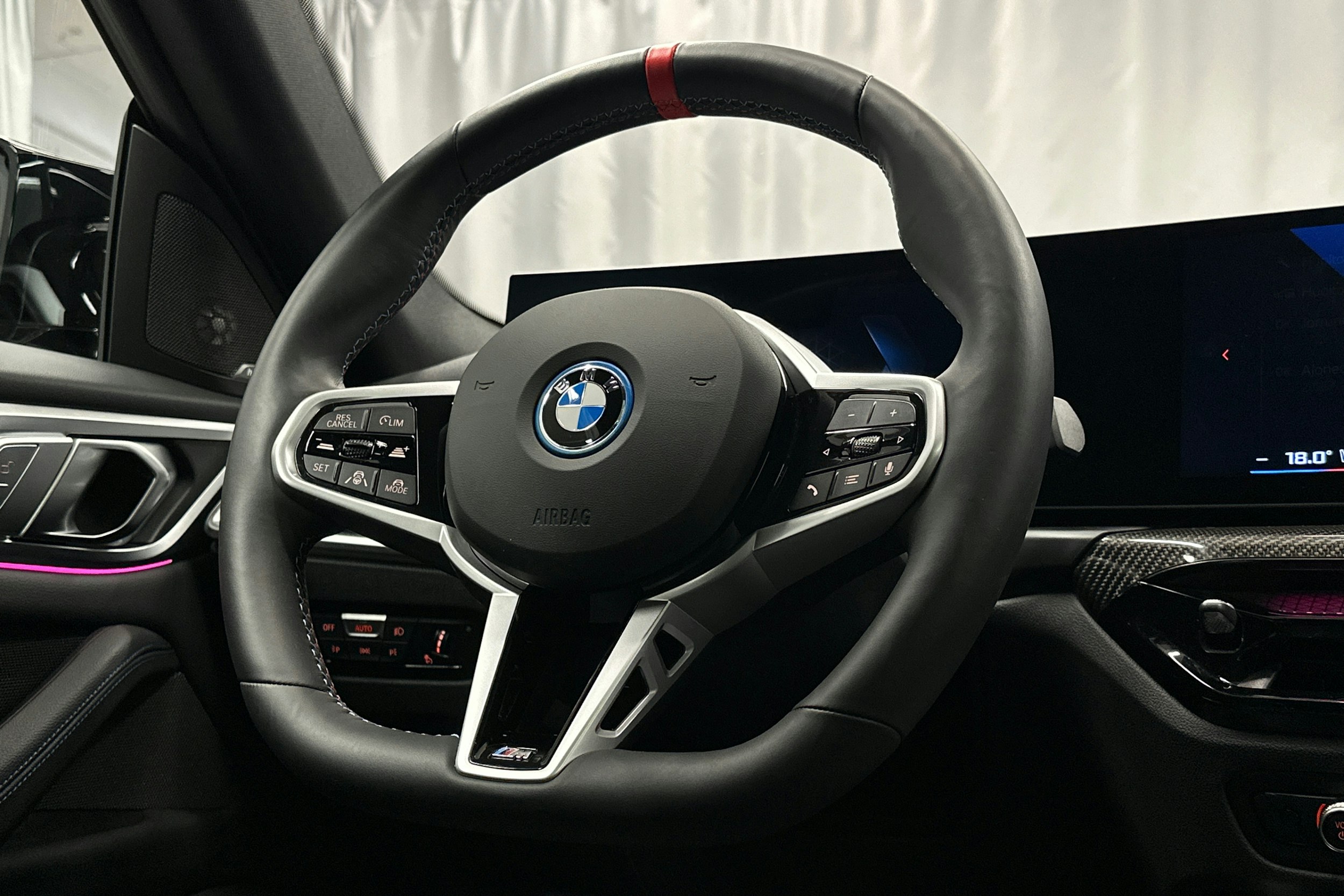valkoinen BMW i4 M50 2024 kuva 22.