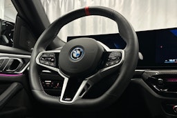 valkoinen BMW i4 M50 2024 kuva 22.