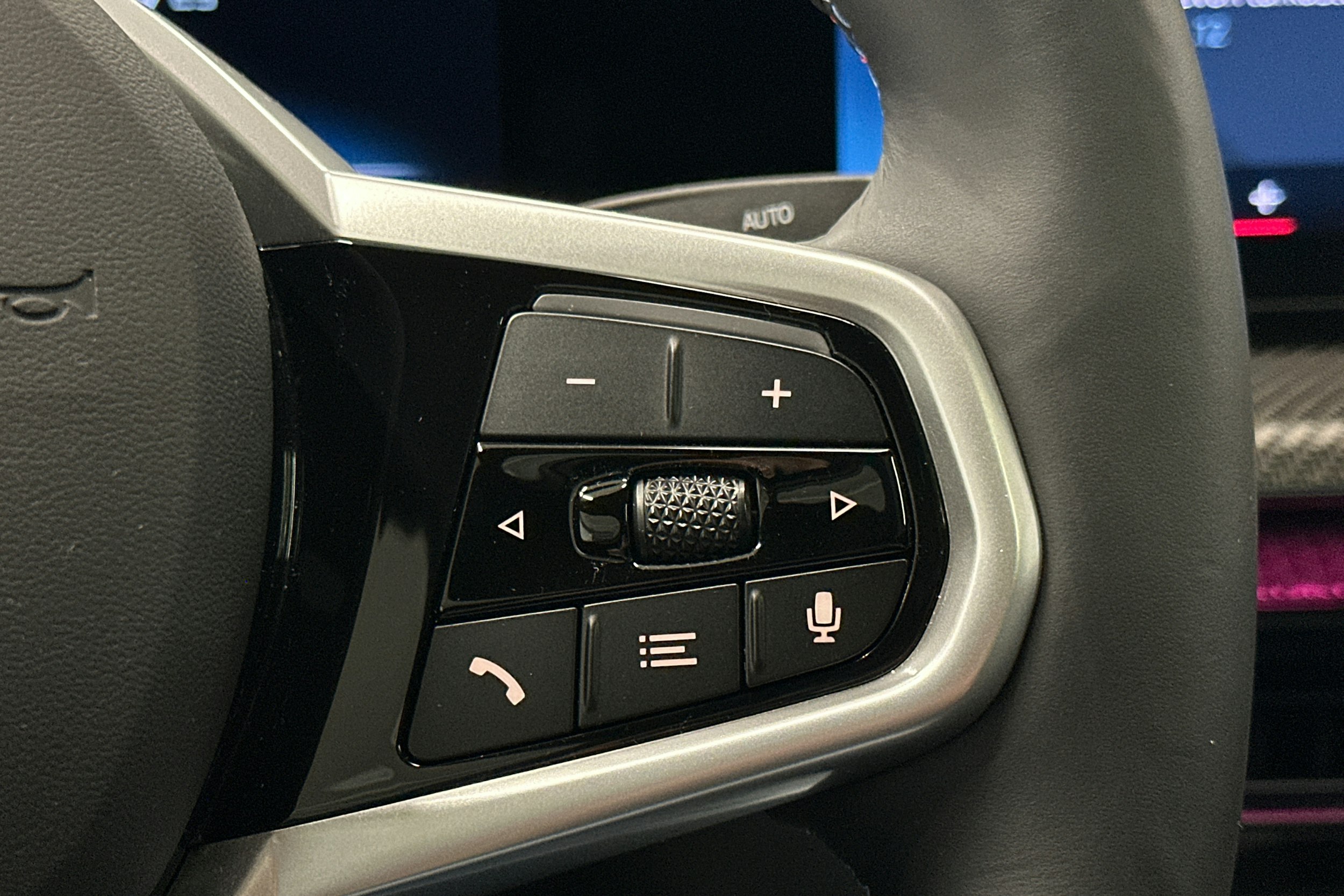 valkoinen BMW i4 M50 2024 kuva 24.