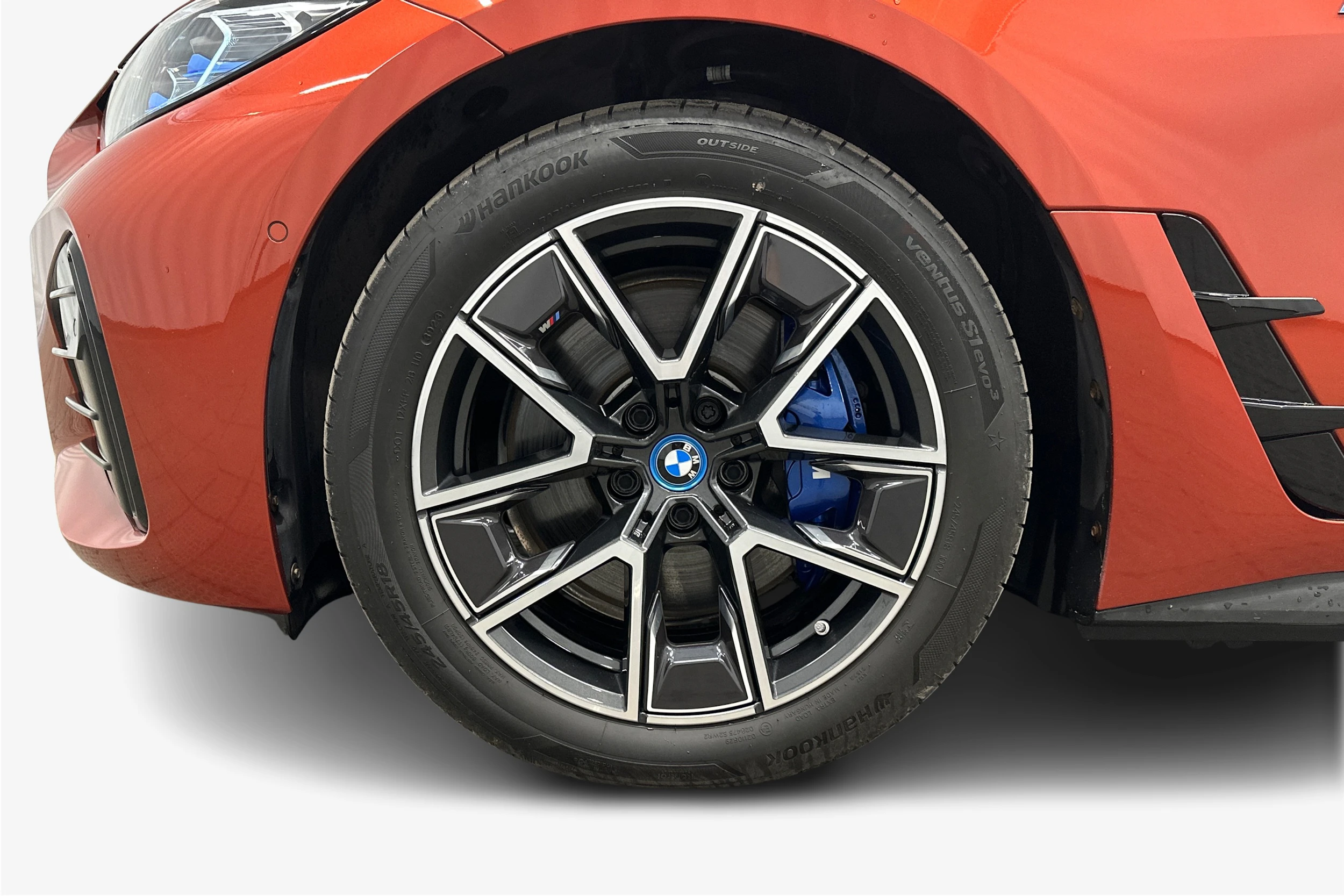 oranssi BMW i4 M50 2024 kuva 9.
