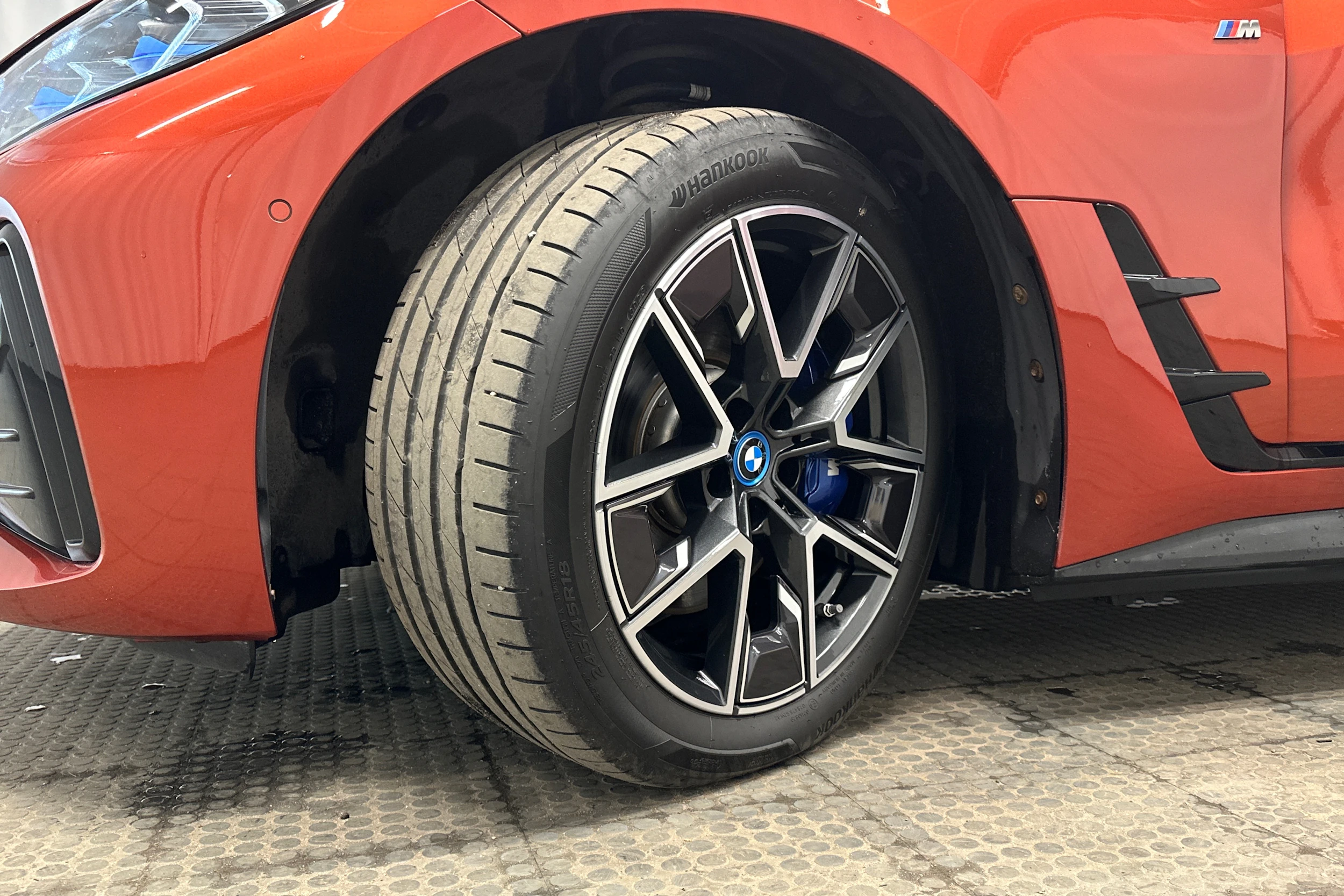 oranssi BMW i4 M50 2024 kuva 10.