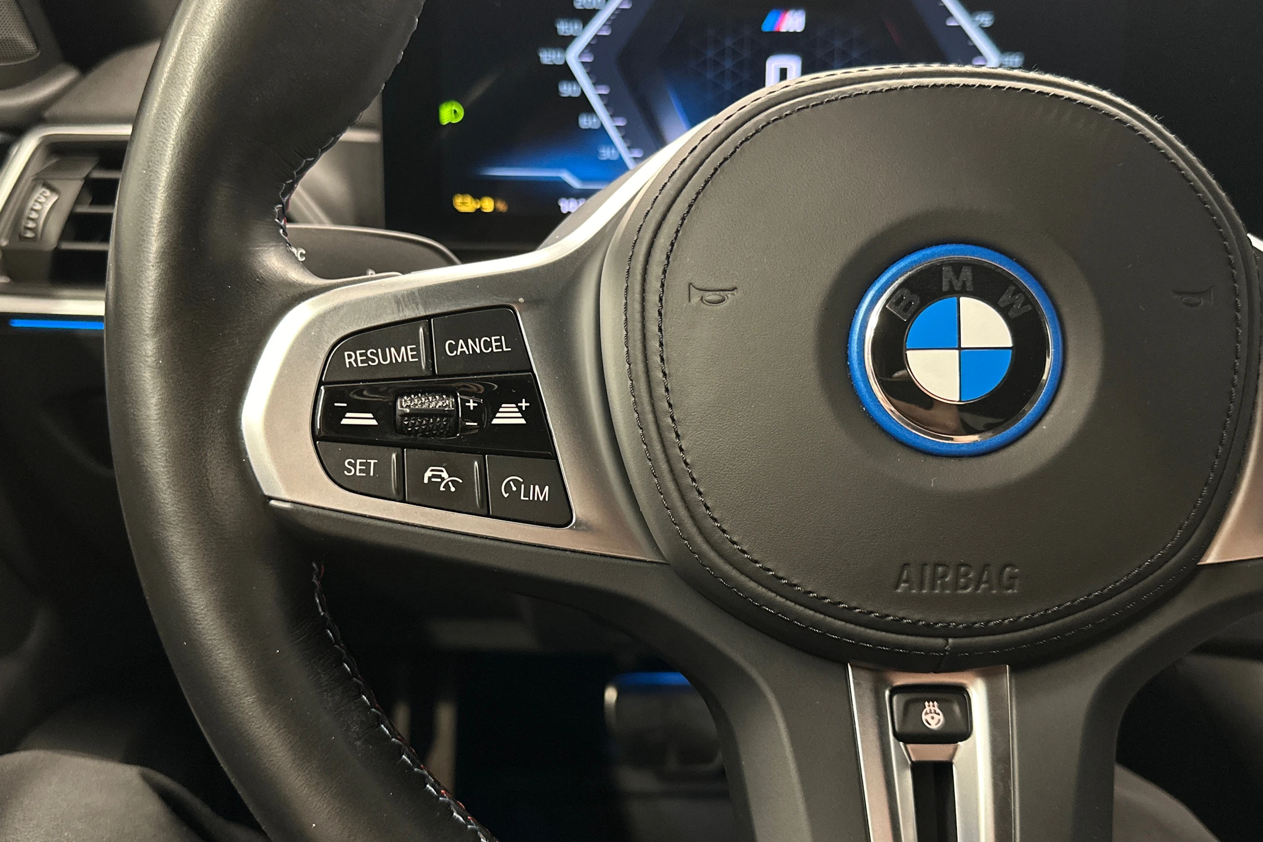 oranssi BMW i4 M50 2024 kuva 11.