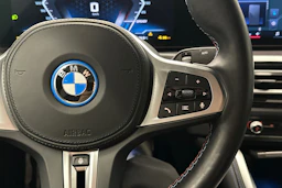 oranssi BMW i4 M50 2024 kuva 12.