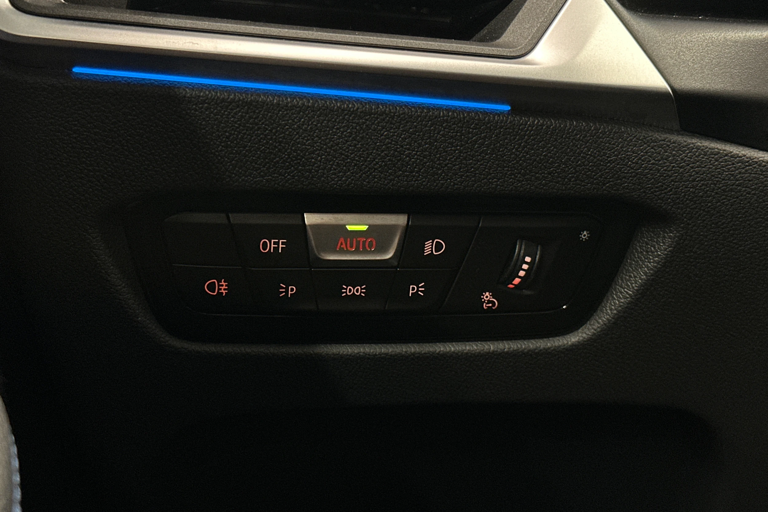 oranssi BMW i4 M50 2024 kuva 15.