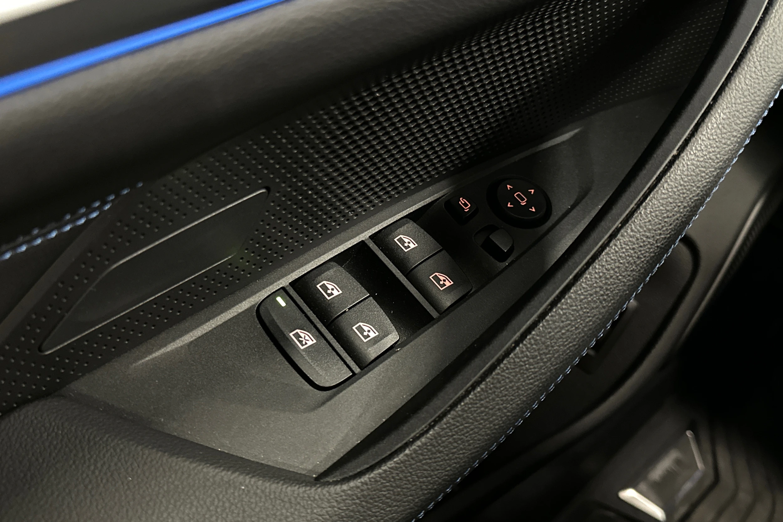 oranssi BMW i4 M50 2024 kuva 16.