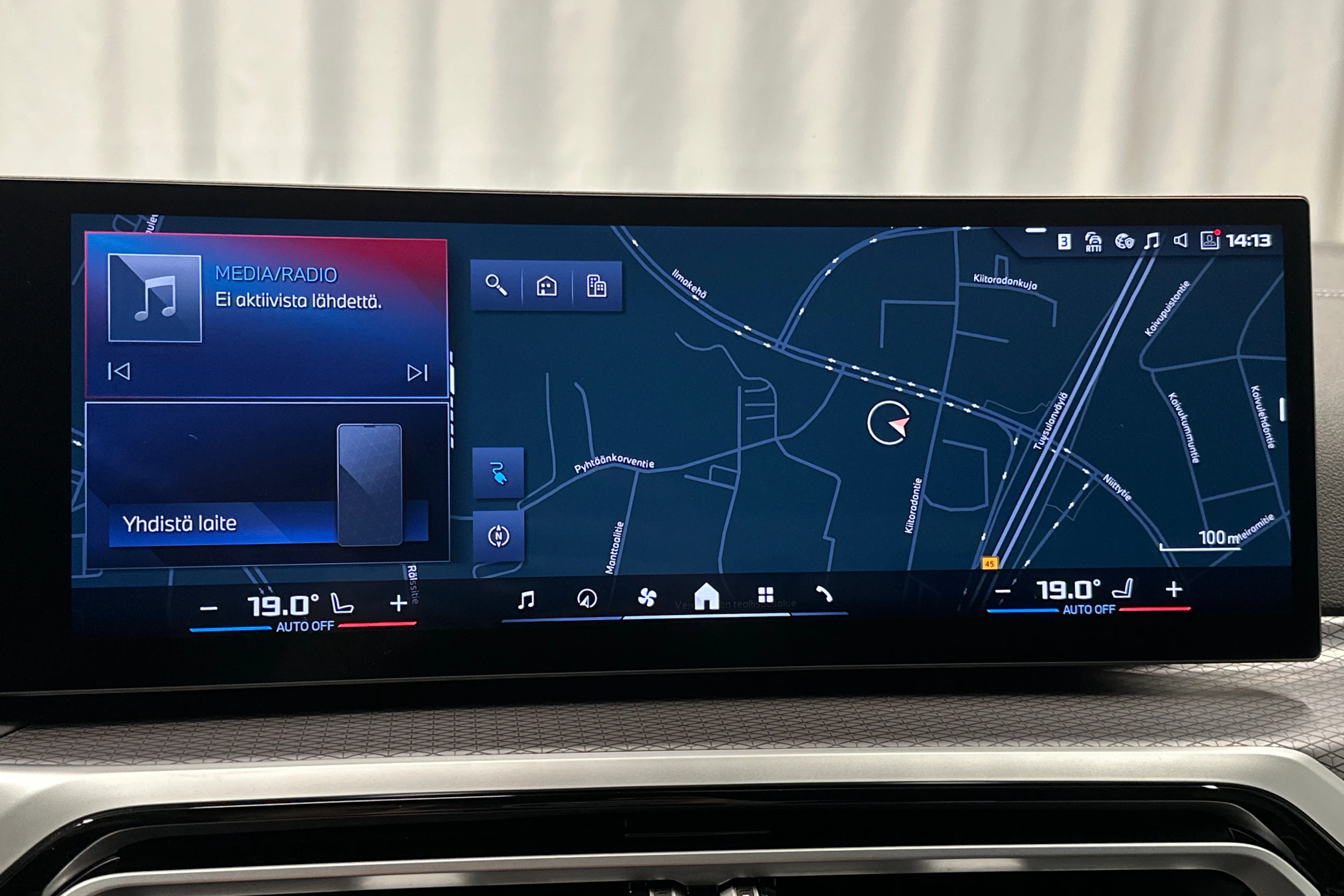 oranssi BMW i4 M50 2024 kuva 17.