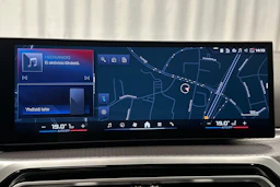 oranssi BMW i4 M50 2024 kuva 17.