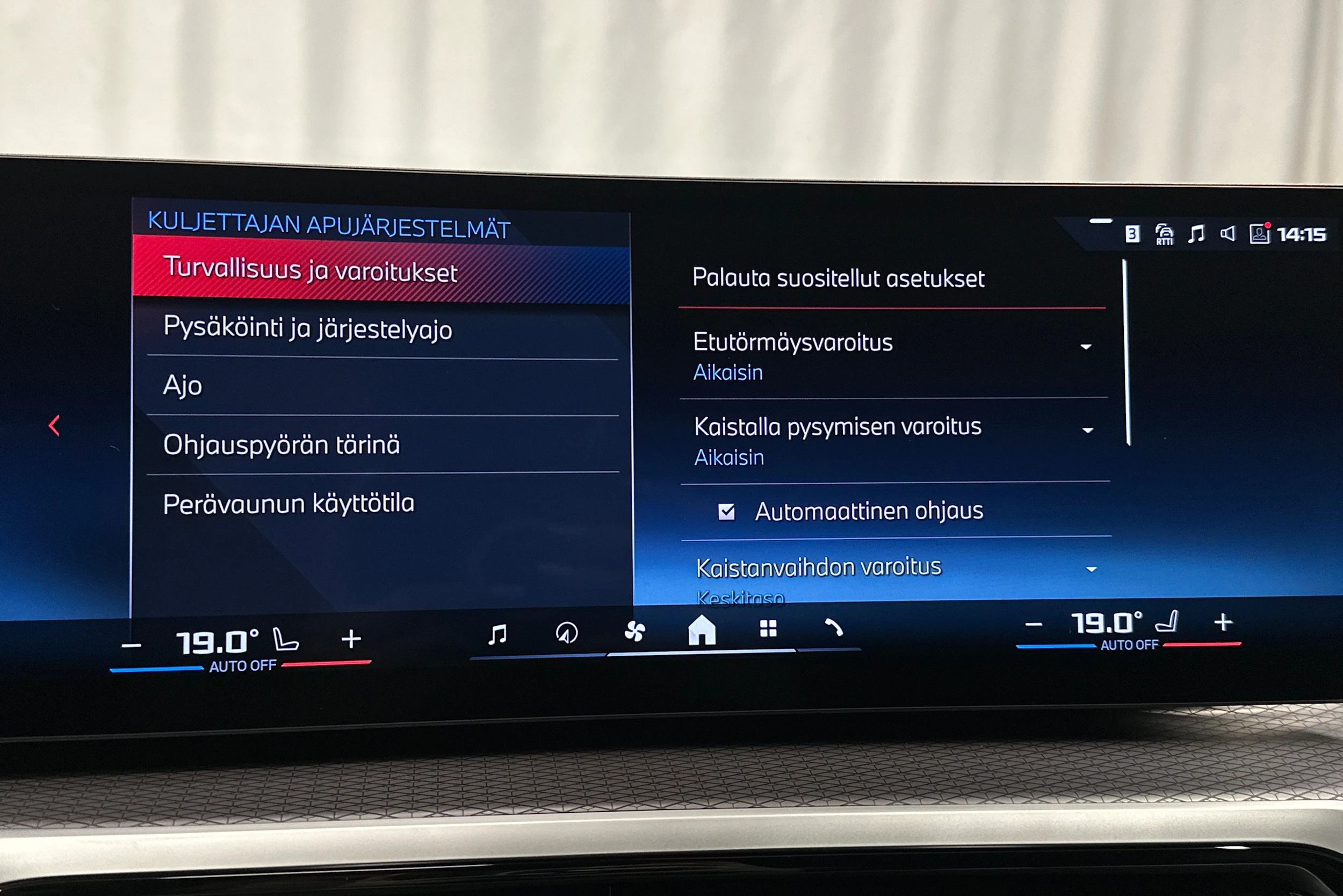 oranssi BMW i4 M50 2024 kuva 22.