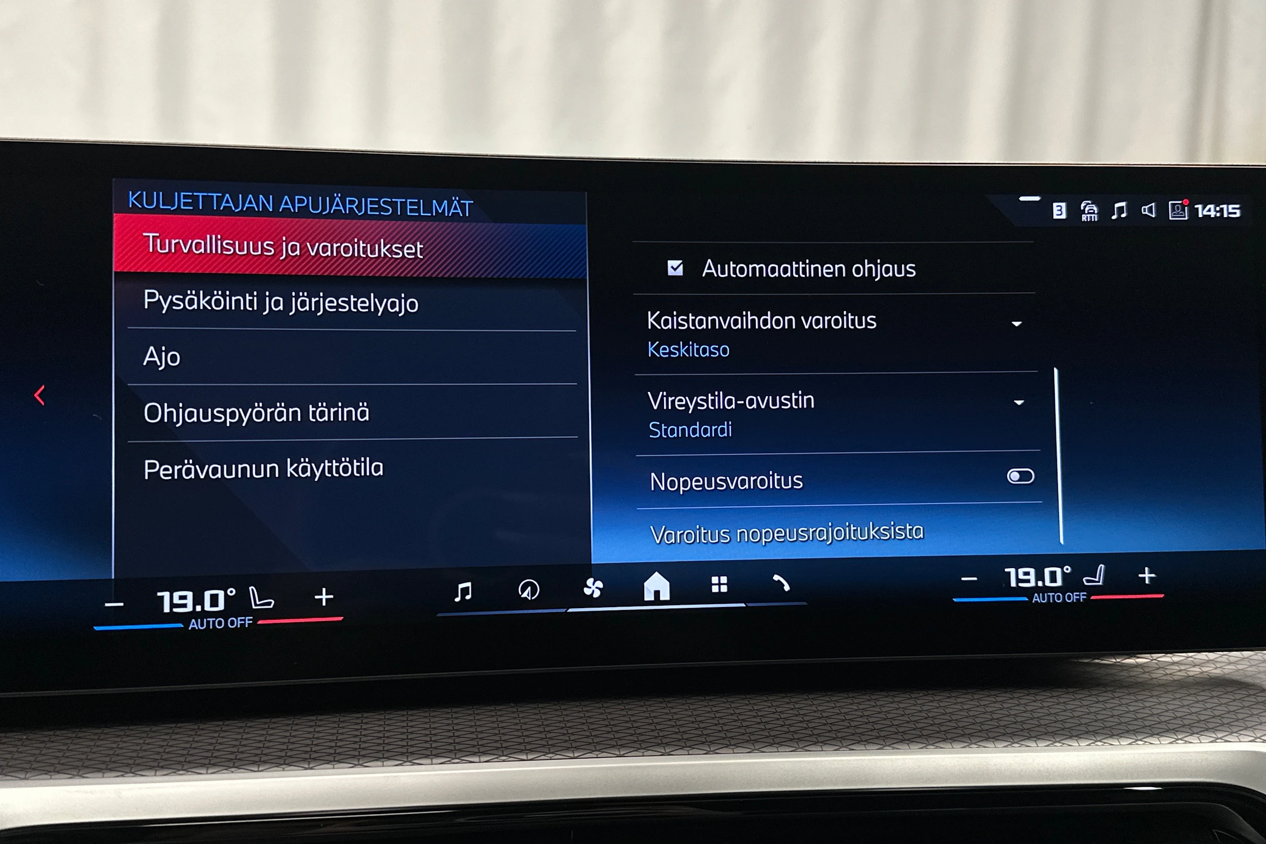 oranssi BMW i4 M50 2024 kuva 23.