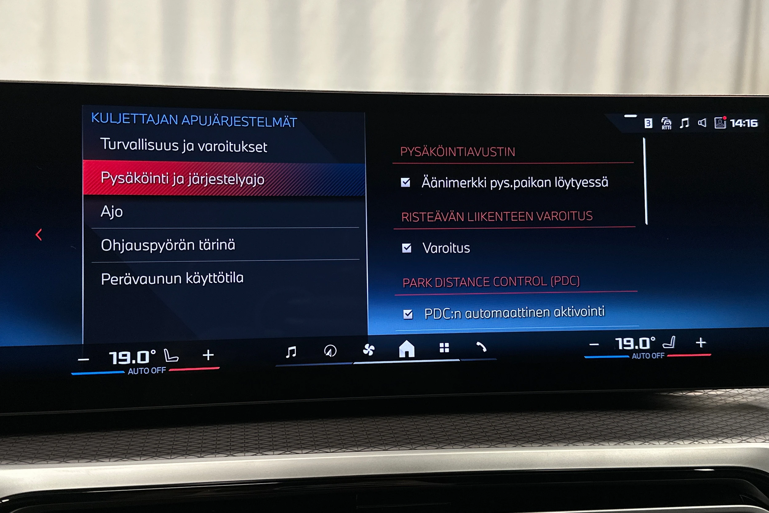 oranssi BMW i4 M50 2024 kuva 24.