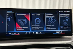 oranssi BMW i4 M50 2024 kuva 27.
