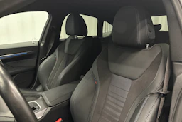 oranssi BMW i4 M50 2024 kuva 34.