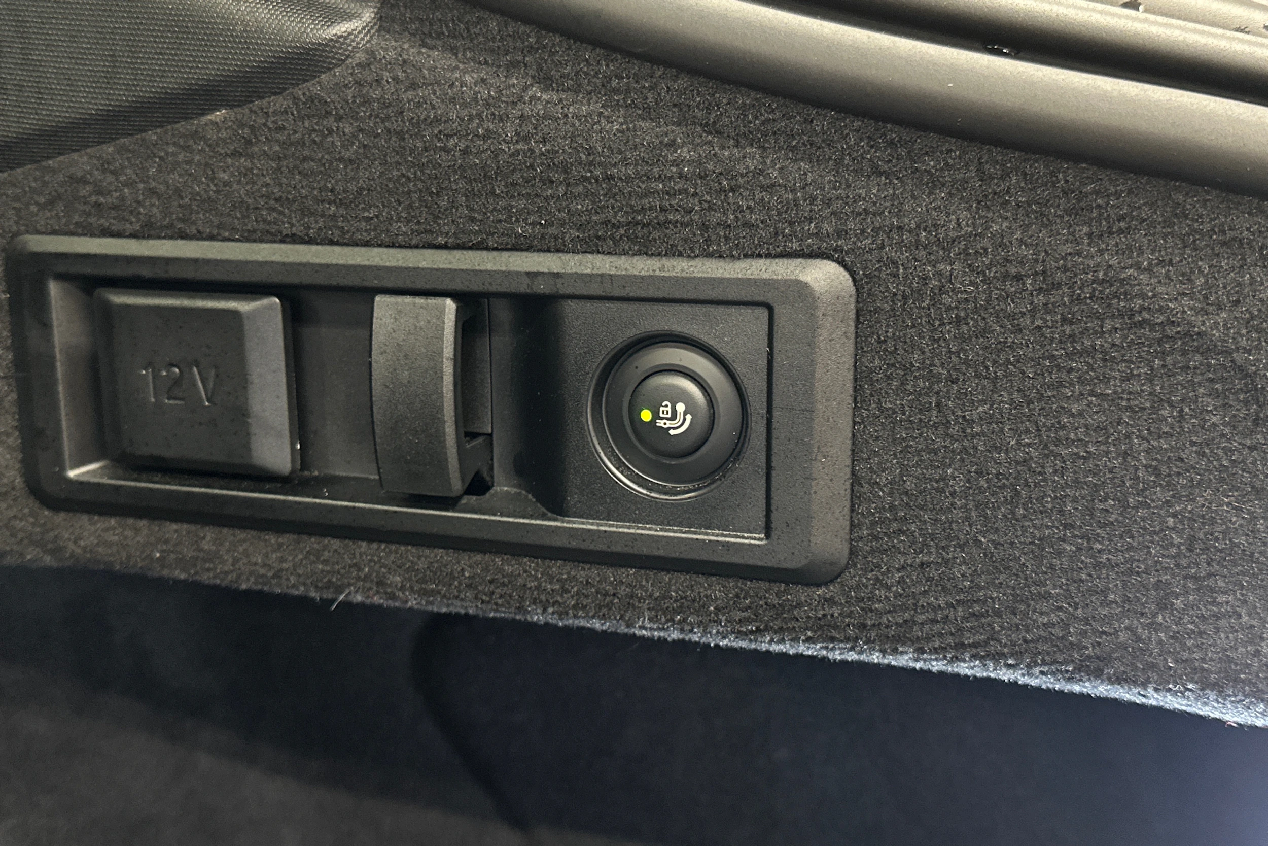oranssi BMW i4 M50 2024 kuva 38.