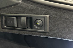 oranssi BMW i4 M50 2024 kuva 38.