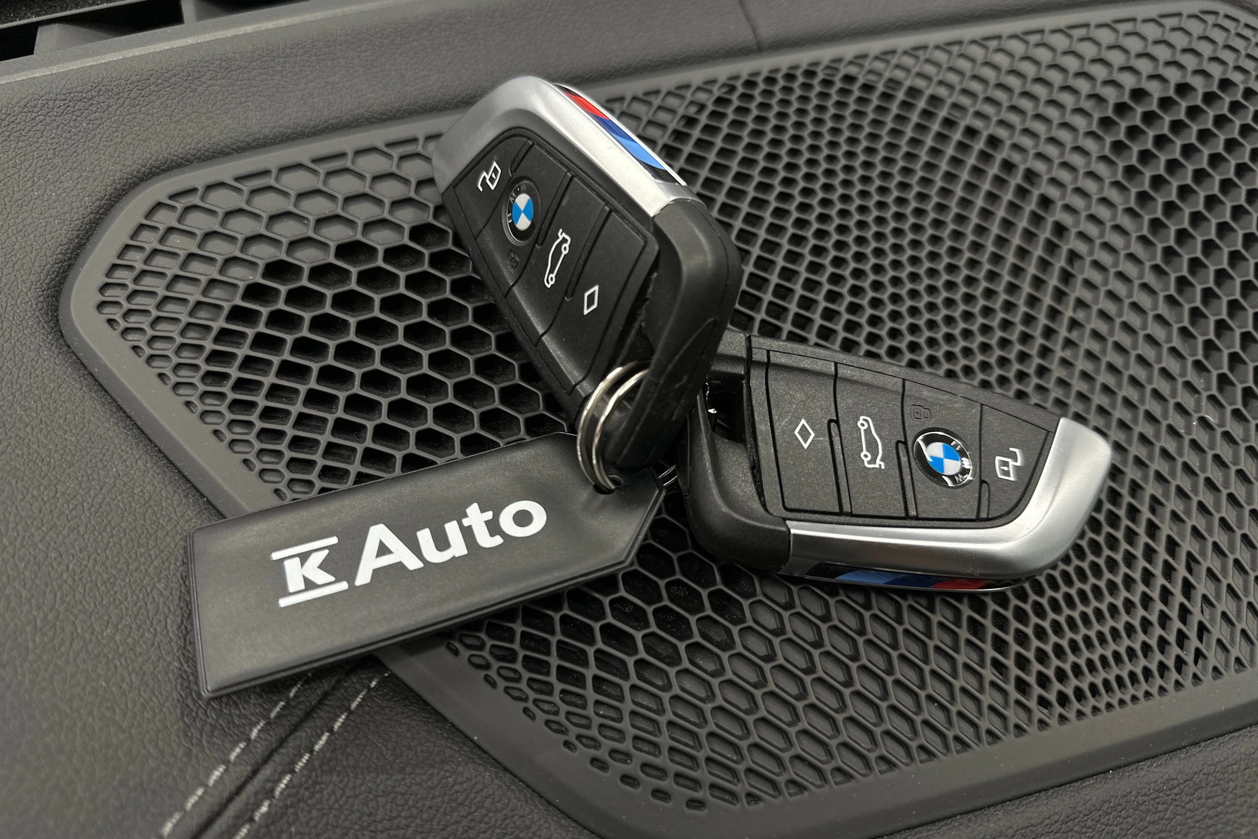 oranssi BMW i4 M50 2024 kuva 41.