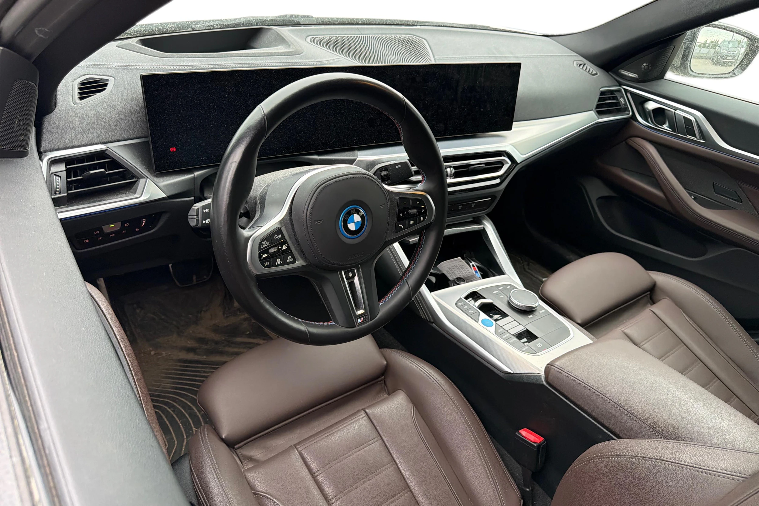 Valkoinen BMW i4 M50 2024 kuva 3.