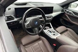 Valkoinen BMW i4 M50 2024 kuva 3.