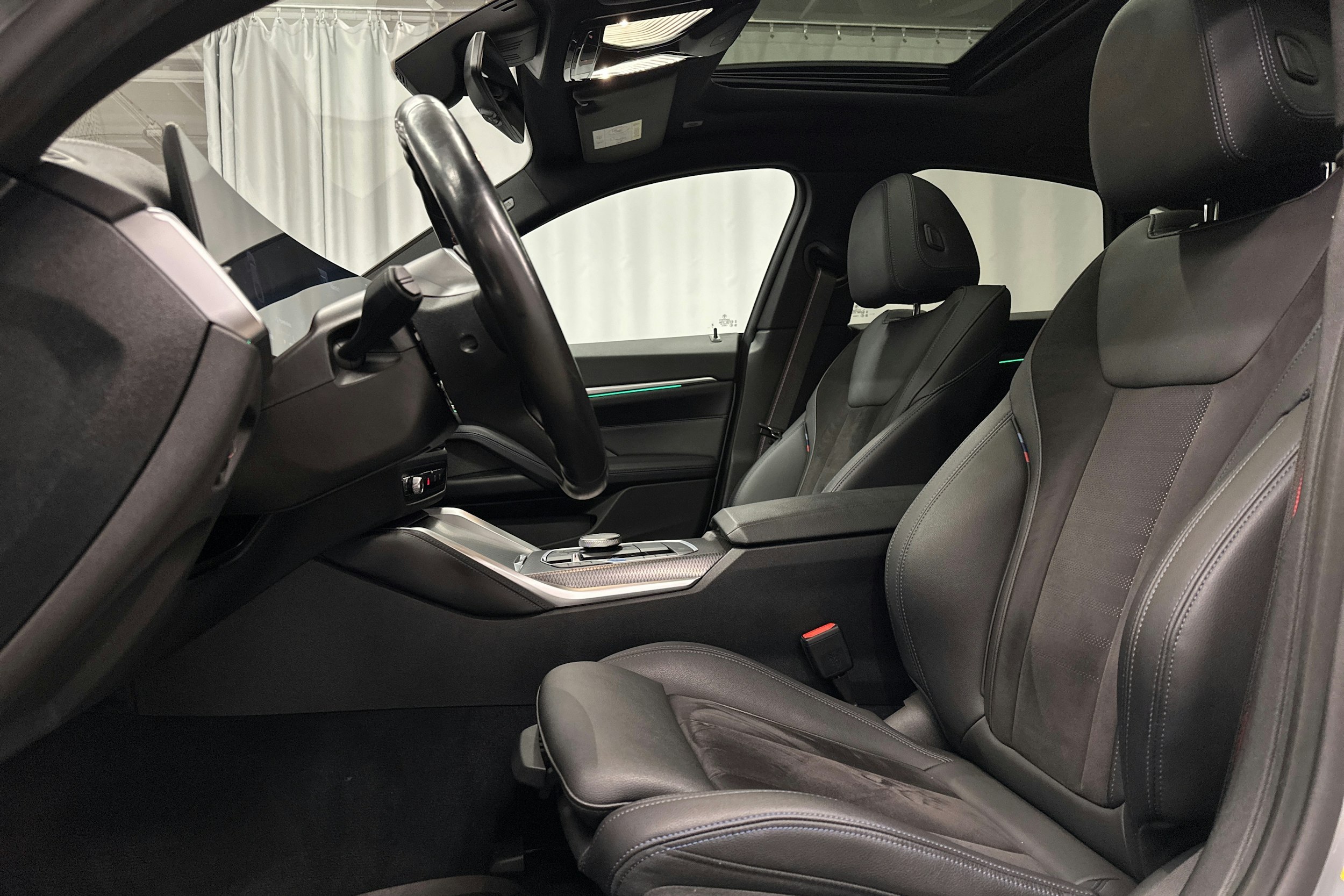 harmaa BMW i4 M50 2024 kuva 29.