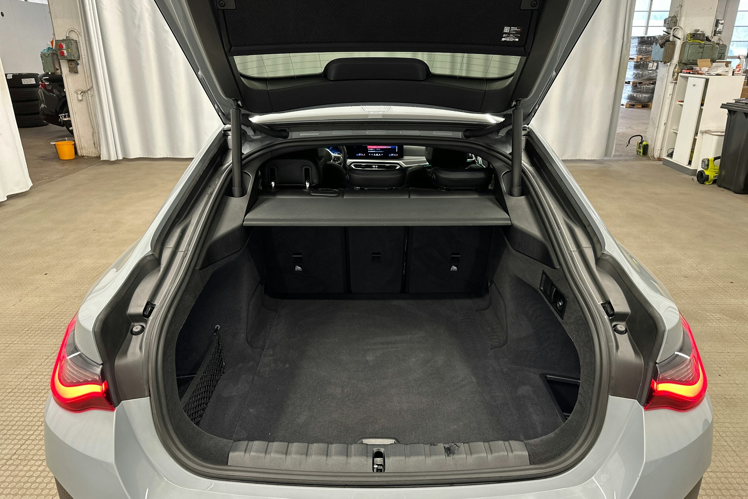 harmaa BMW i4 M50 2024 kuva 31.