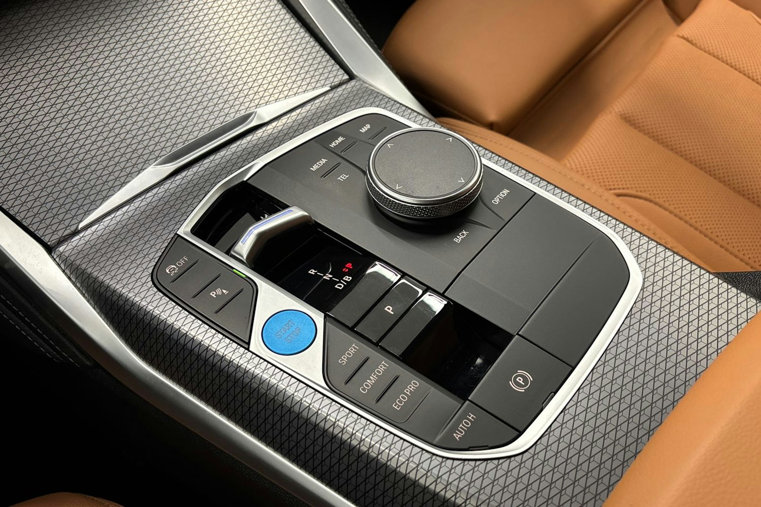 harmaa BMW i4 M50 2024 kuva 23.