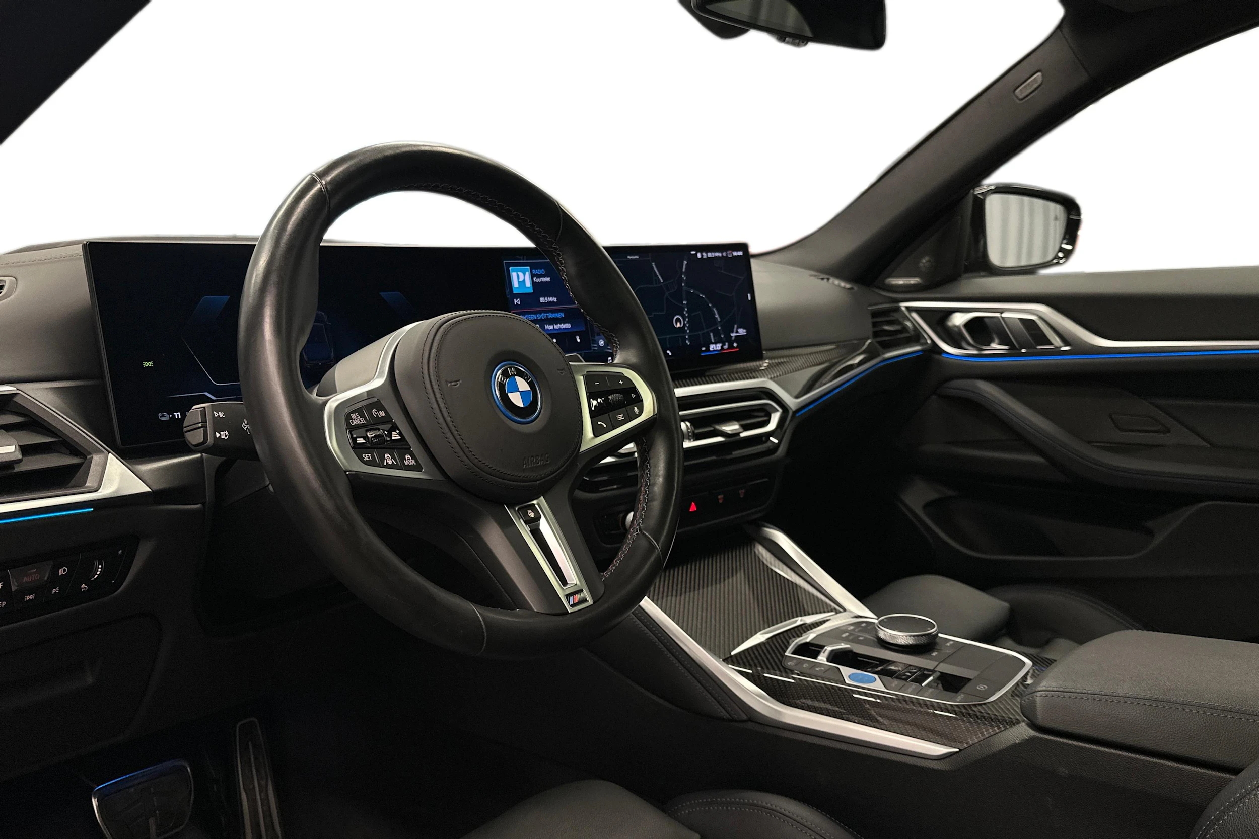 musta BMW i4 M50 2024 kuva 6.