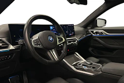 musta BMW i4 M50 2024 kuva 6.