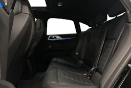 musta BMW i4 M50 2024 kuva 8.