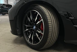 musta BMW i4 M50 2024 kuva 10.