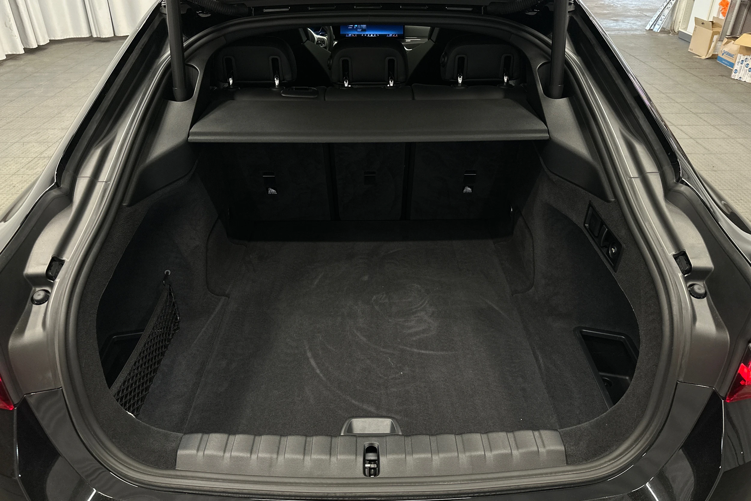 musta BMW i4 M50 2024 kuva 11.