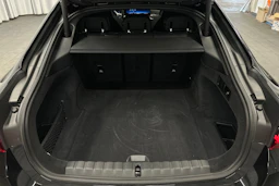 musta BMW i4 M50 2024 kuva 11.