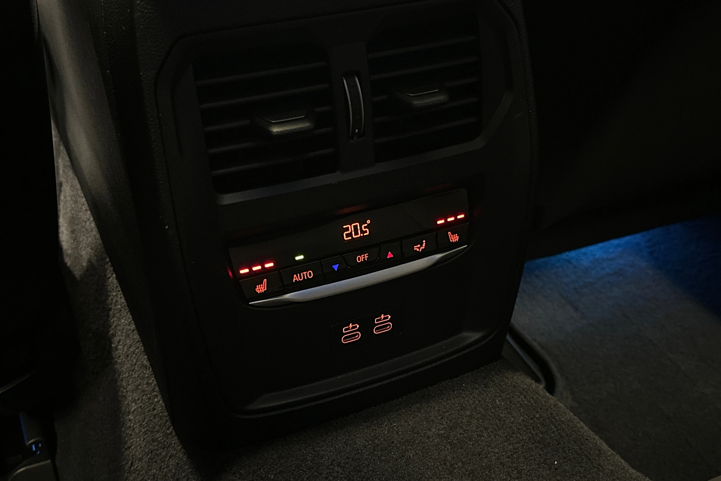 musta BMW i4 M50 2024 kuva 14.