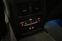 musta BMW i4 M50 2024 kuva 14.