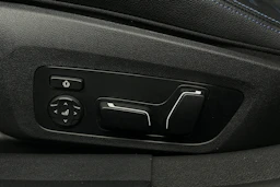 musta BMW i4 M50 2024 kuva 17.