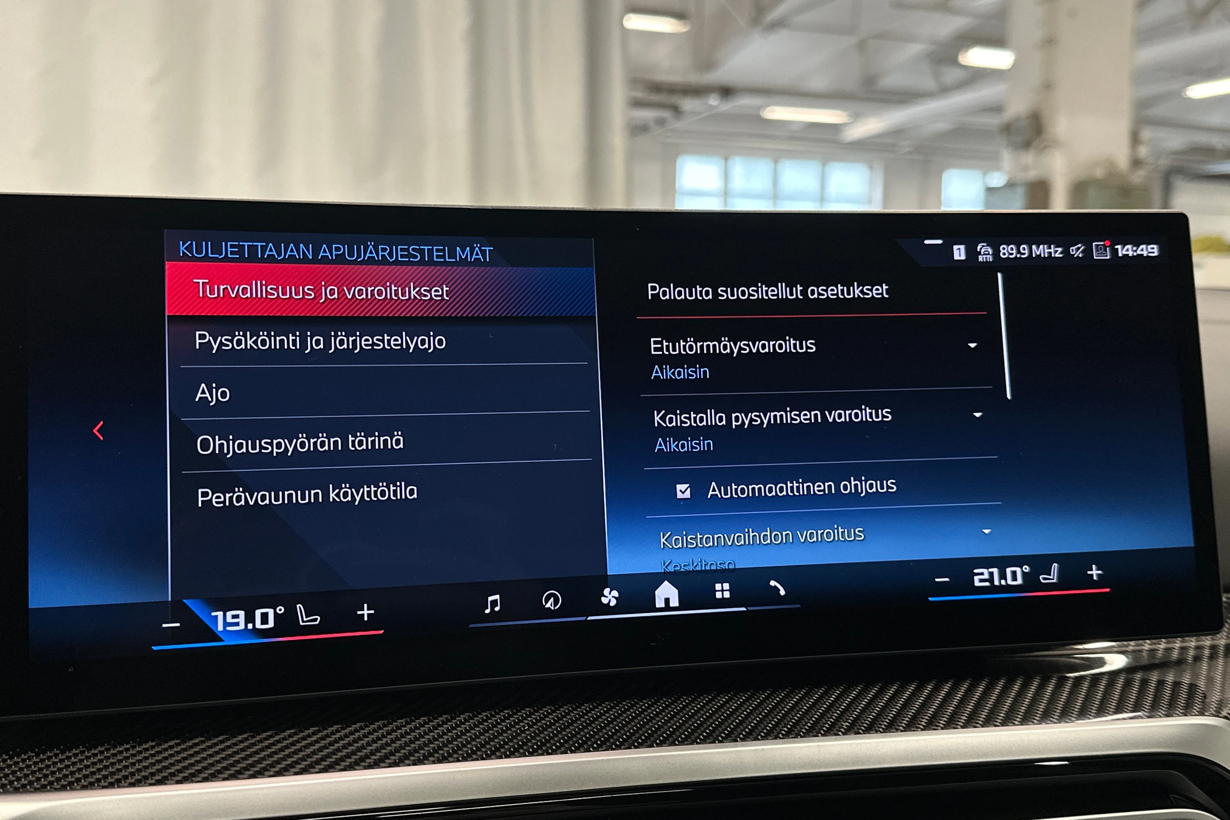 musta BMW i4 M50 2024 kuva 29.